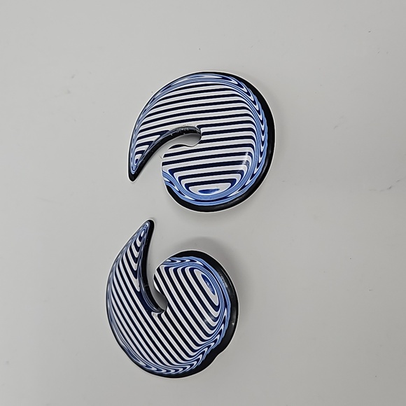 Vintage Blue & White Striped Swirl Shape Earrings Clip-On - Picture 8 of 8